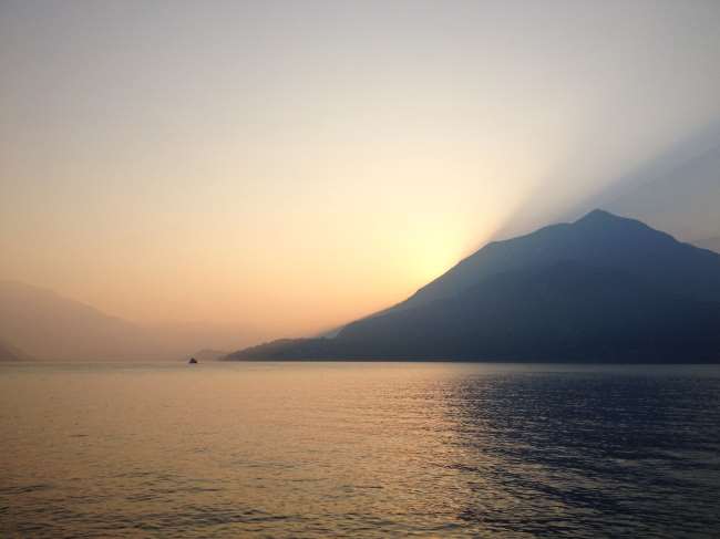 attività romantiche Lago di Como, giro in barca al tramonto